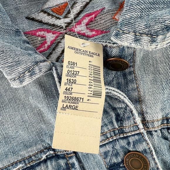 NWT American Eagle Women's Short Distressed Button Up Jean Denim Jacket Size L - Picture 5 of 7